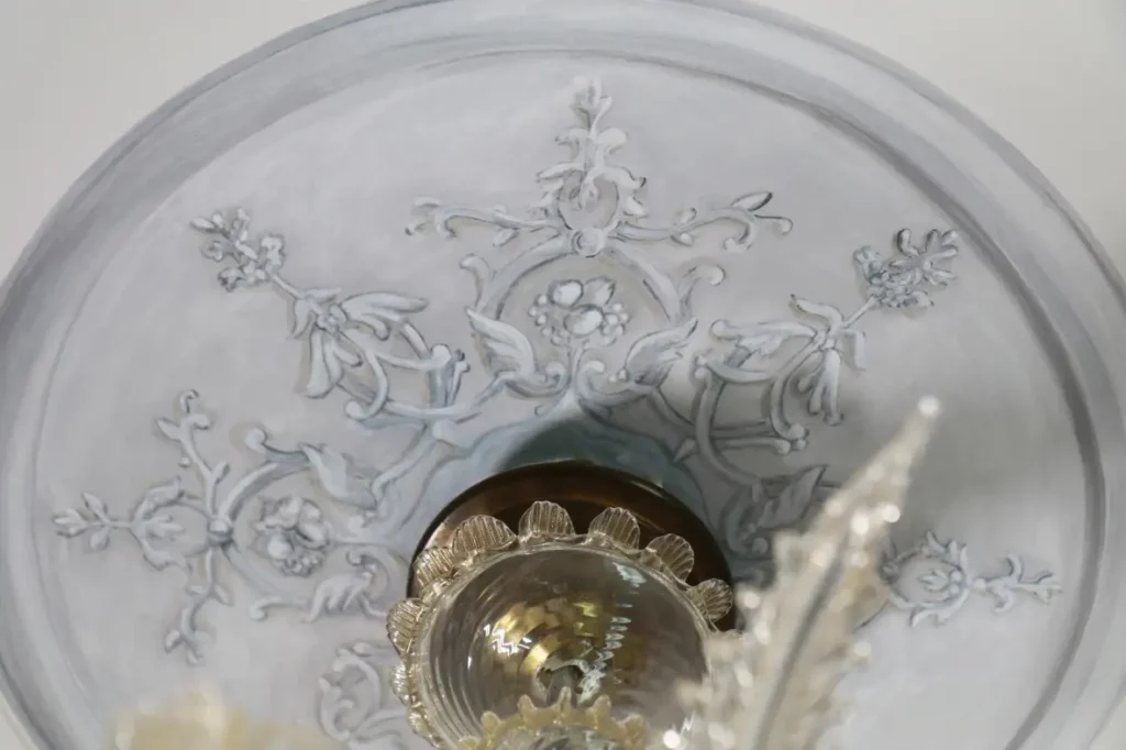 Charlotte Parini Illustration rosace en trompe l'oeil, Artiste peintre, détails décoratifs